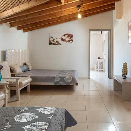 Casamariatoroni Apartman *